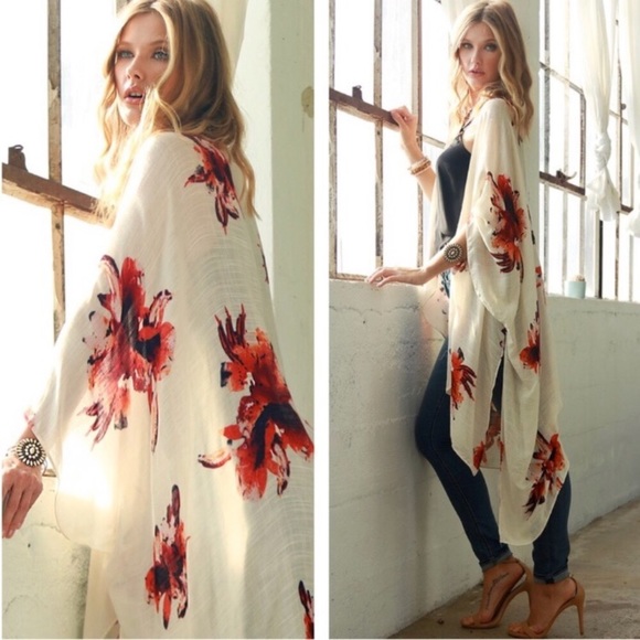 Tops - ❗️LAST❗️Off-white Floral Kimono